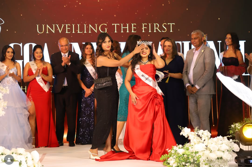The coronation moment during the grand finale.